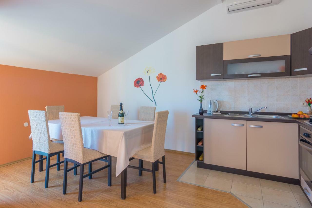 Apartments Lotus Sukošan Exterior foto